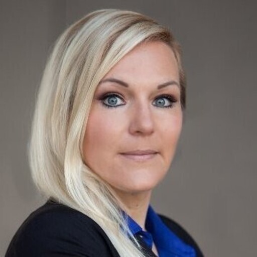 Frau Claudine Racine